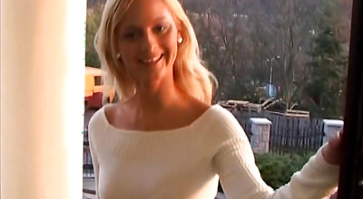 Filthy blond lady Jenny F takes pipe in her pie