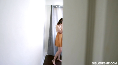 Playsome young Nickey Huntsman gets her vagina pounded in close up